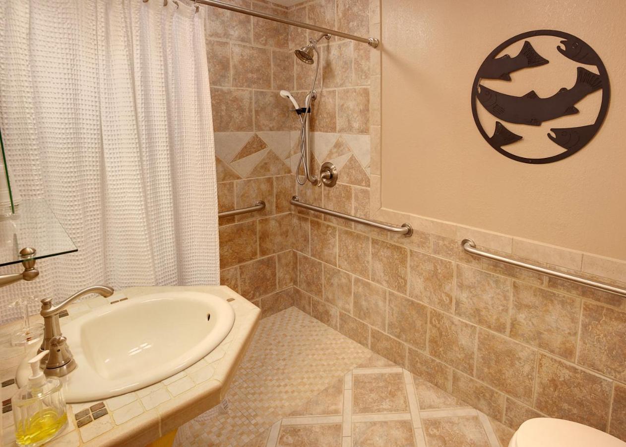 Sea Parrot Inn Seldovia Екстериор снимка