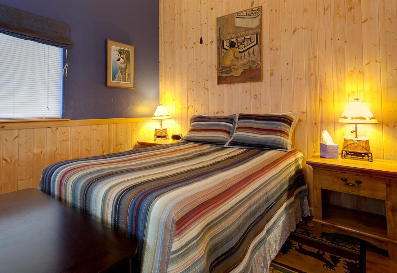 Sea Parrot Inn Seldovia Екстериор снимка