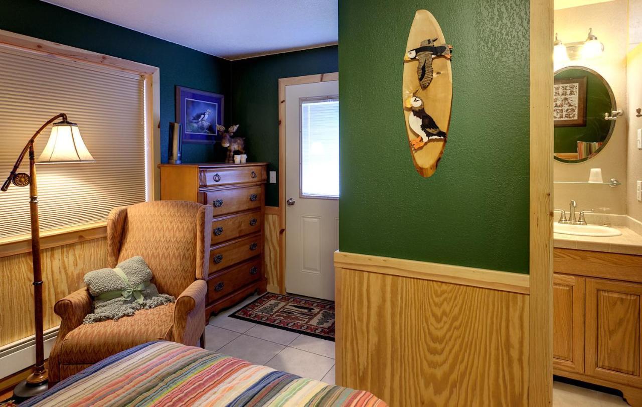 Sea Parrot Inn Seldovia Екстериор снимка