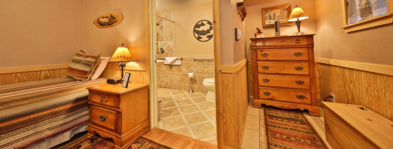 Sea Parrot Inn Seldovia Екстериор снимка