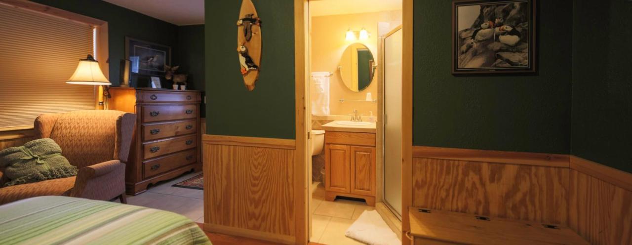 Sea Parrot Inn Seldovia Екстериор снимка